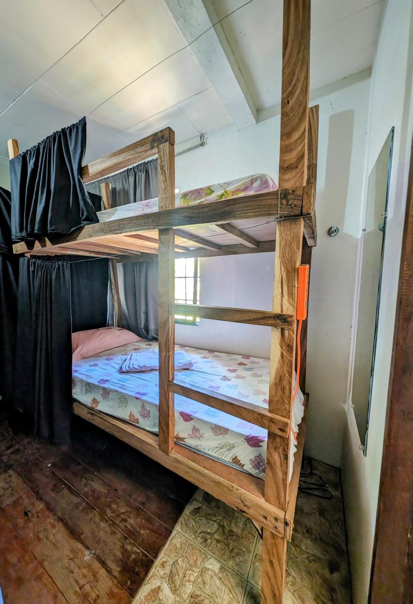 Screaming Gecko Hostel Busuanga Esterno foto